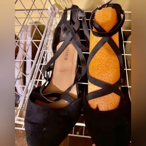 Torrid strappy sandals with ankle straps and heel zippers, 9WW